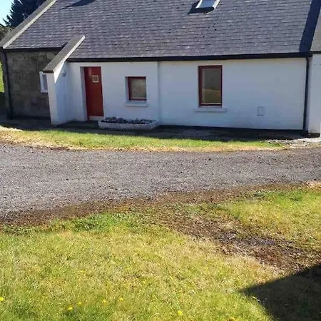 Kearneys Cottage, Dugort, Achill Island, County Mayo - 3 Bedroom Sleeps 6