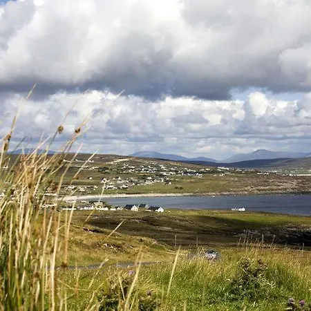 Kearneys Cottage, Dugort, Achill Island, County Mayo - 3 Bedroom Sleeps 6 *