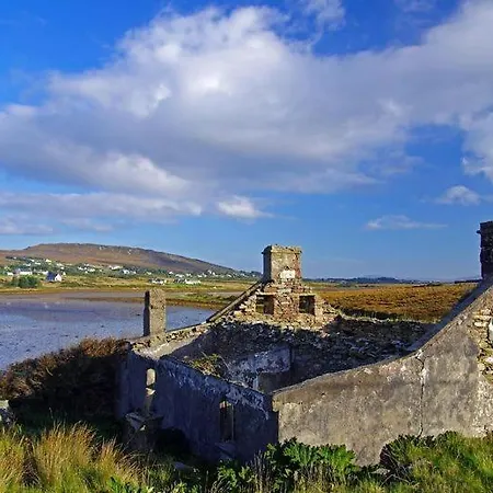 Kearneys Cottage, Dugort, Achill Island, County Mayo - 3 Bedroom Sleeps 6 * Bellanasally