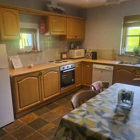 Kearneys Cottage, Dugort, Achill Island, County Mayo - 3 Bedroom Sleeps 6 Bellanasally