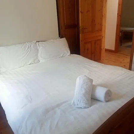 Kearneys Cottage, Dugort, Achill Island, County Mayo - 3 Bedroom Sleeps 6