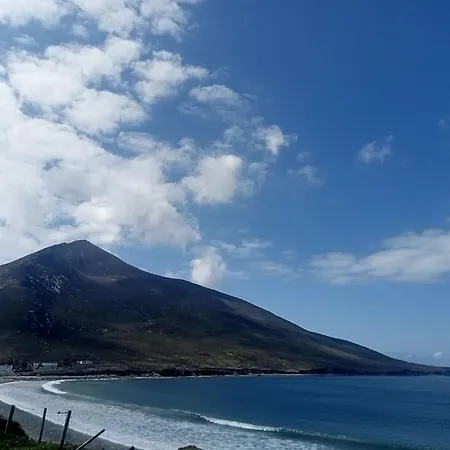 Kearneys Cottage, Dugort, Achill Island, County Mayo - 3 Bedroom Sleeps 6