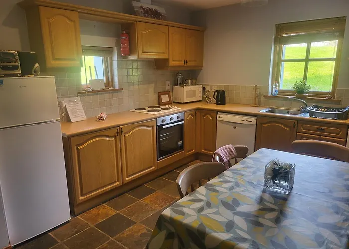 Kearneys Cottage, Dugort, Achill Island, County Mayo - 3 Bedroom Sleeps 6 Bellanasally