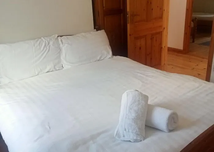 Kearneys Cottage, Dugort, Achill Island, County Mayo - 3 Bedroom Sleeps 6