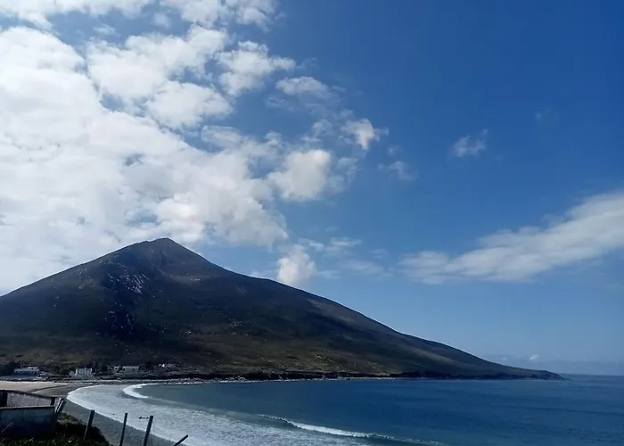 Kearneys Cottage, Dugort, Achill Island, County Mayo - 3 Bedroom Sleeps 6